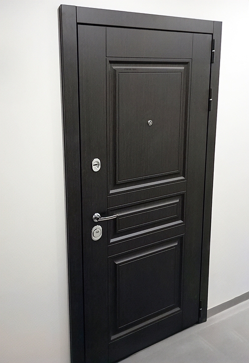 Квартирная дверь с плитами МДФ