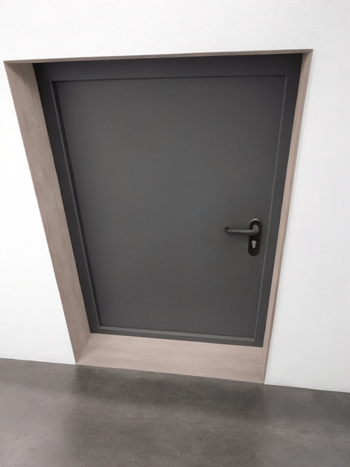 Серый огнеупорный люк