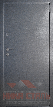 Стальная дверь в квартиру с зеркалом