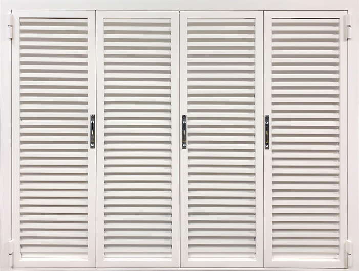 Многостворчатые ставни-жалюзи на окно